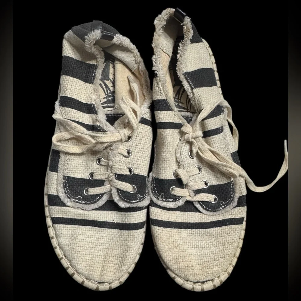 DV Close Toed Black Cream Striped Espadrilles w Platform and Laces Size 6.5 ws17